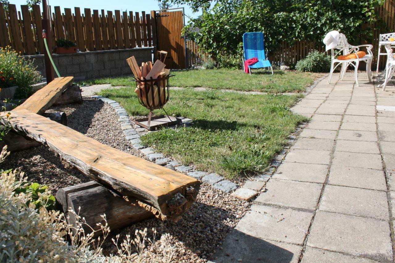Vestonicka Jizdarna Apartman Dolni Vestonice Kültér fotó